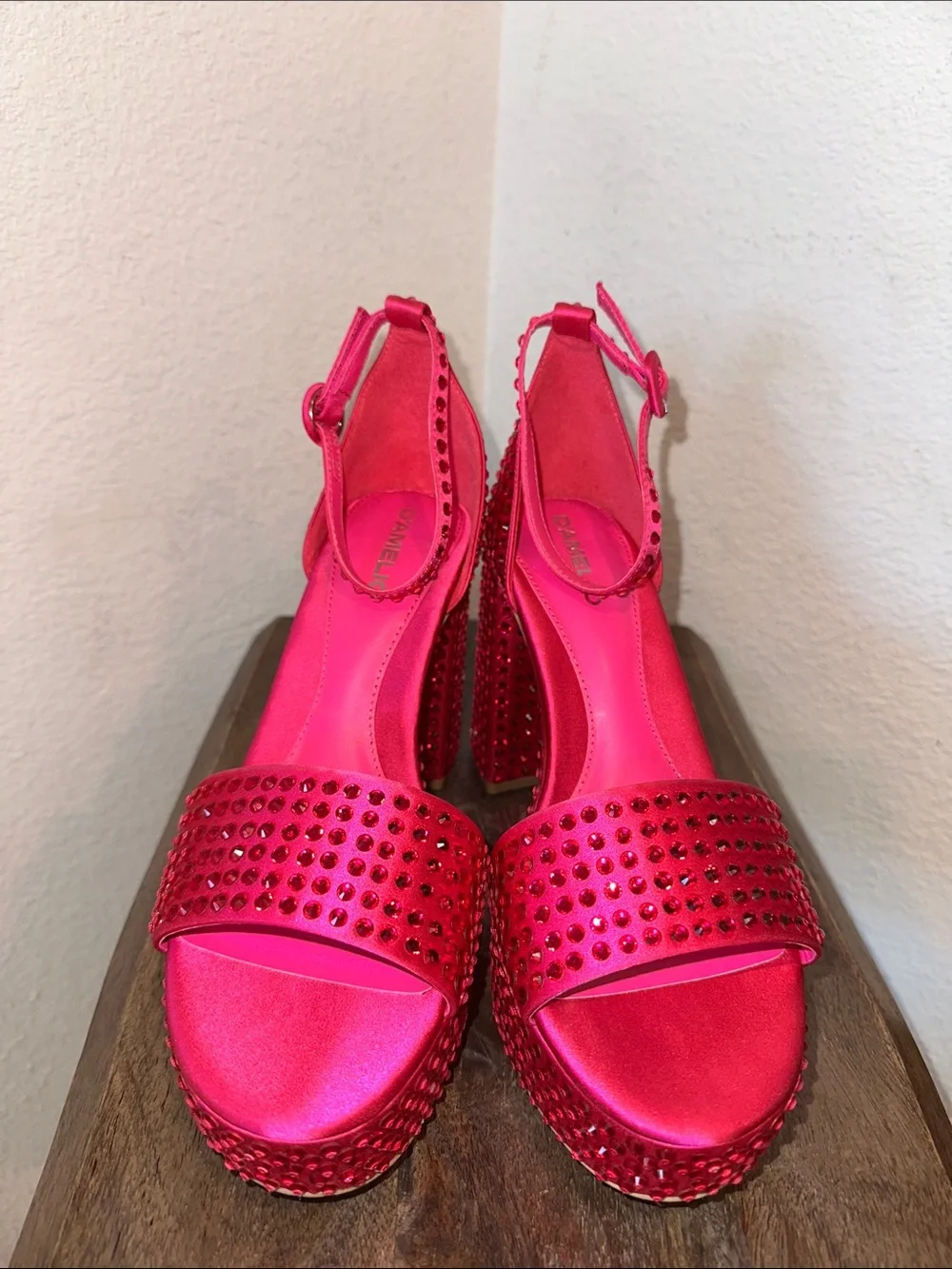 D'Amelio Mayvinaa Rhinestone Platform Sandals Vibrant Pink Size 8.5